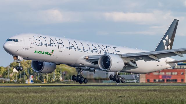 BOEING 777-300ER (B-16701)