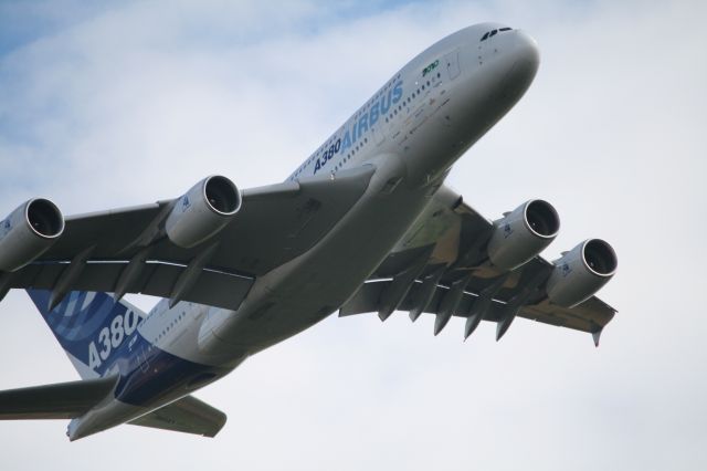 Airbus A380-800 —