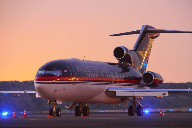 Boeing 727-100 (N800AK)