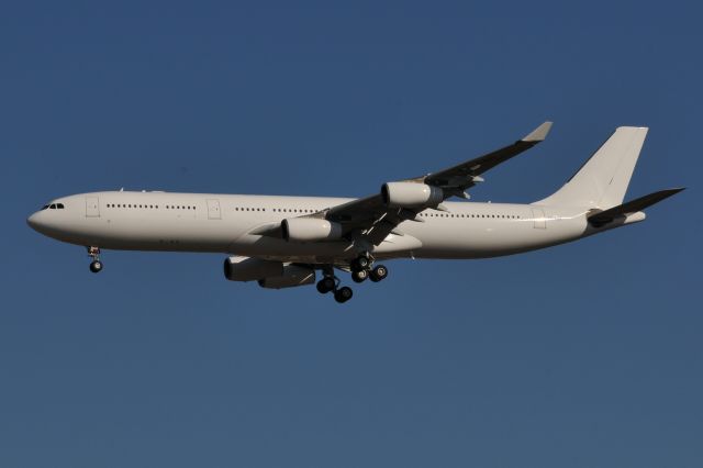 Airbus A340-300 (A7-AAH)