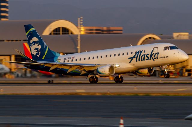 Embraer 175 (N629QX)