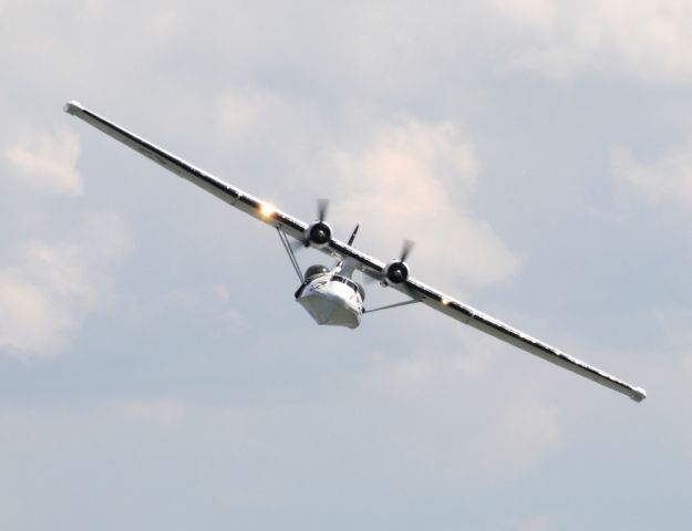 de Havilland Dash 8-400 (G-PBYA) - CATALINA ON SHOW