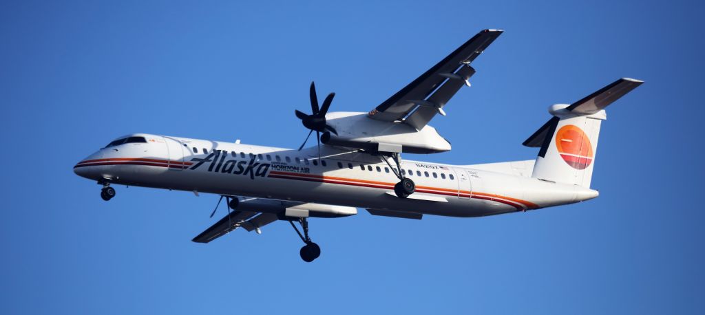 de Havilland Dash 8-400 (N453QX) - BLI-SEA 12-3-2022   Retro Livery