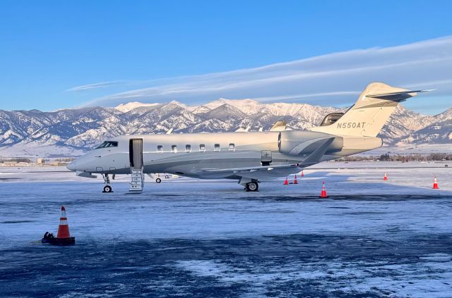 Canadair Challenger 350 (N550AT)