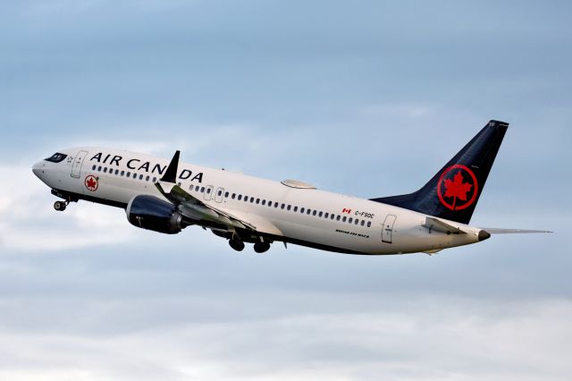 Boeing 737 MAX 8 (C-FSOC)