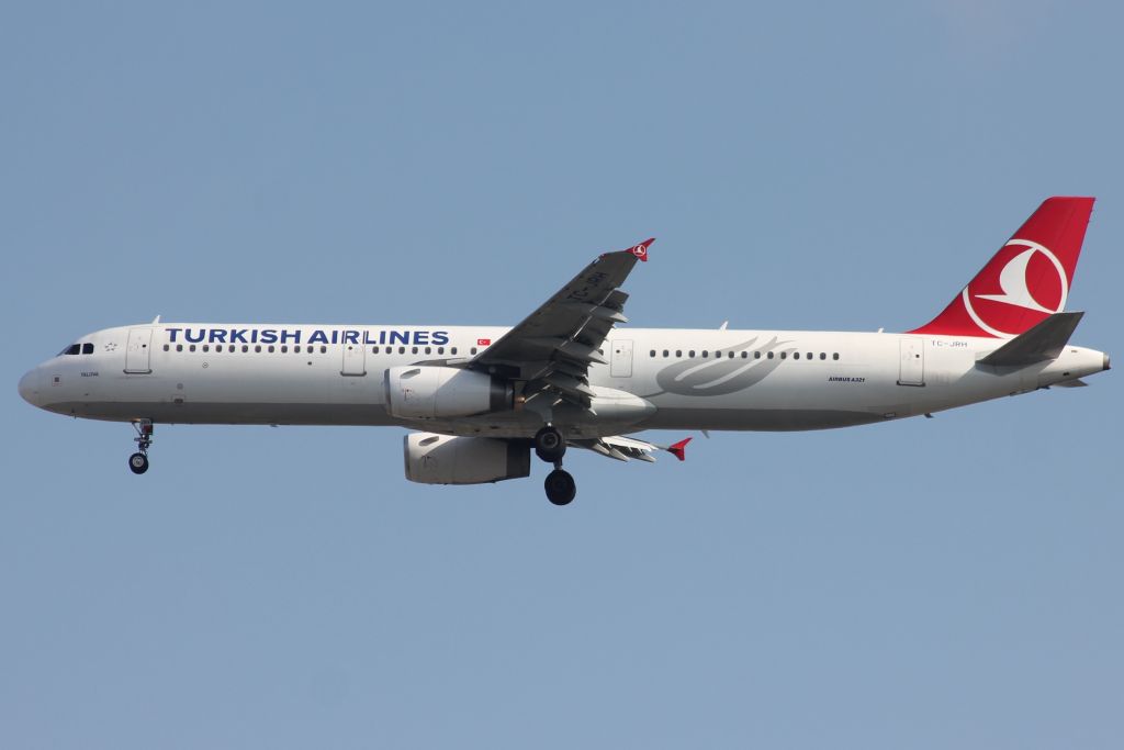 Airbus A321 (TC-JRH)