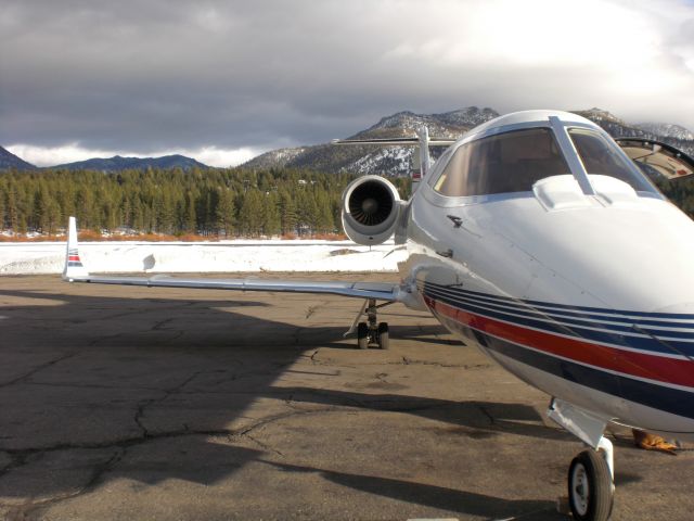 Learjet 60 (N503RE)