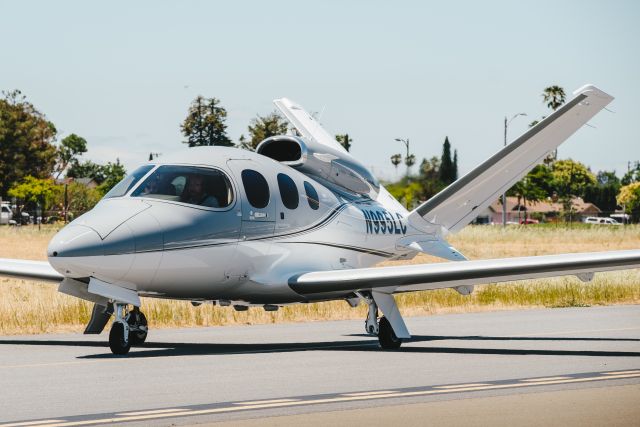 Cirrus Vision SF50 (N995LC)