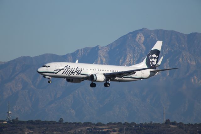 Boeing 737-800 (N524AS)