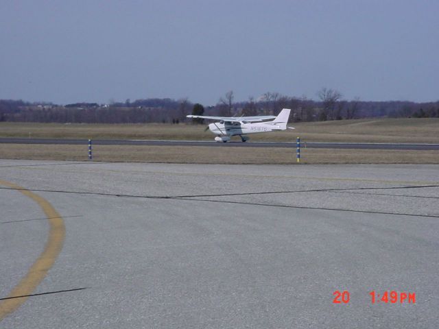 Cessna Skyhawk (N516TG) - Taking off 27; 2/20/09