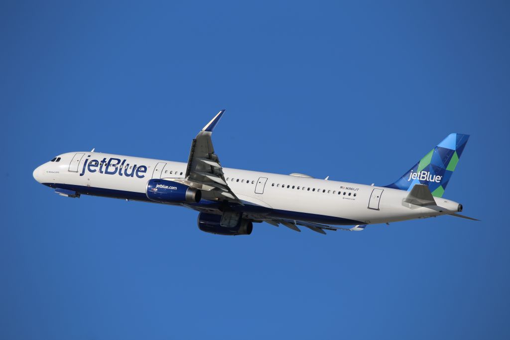 Airbus A321 (N961JT)