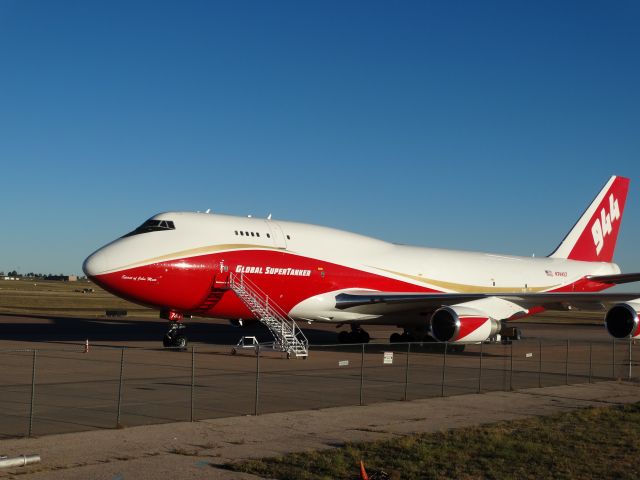 Boeing 747-400 (N744ST)