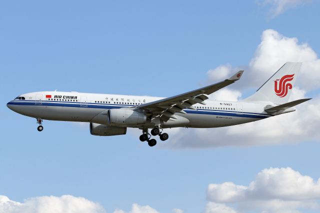 Airbus A330-200 (B-5927)