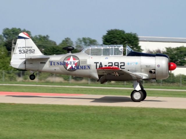 North American T-6 Texan (N747JE)