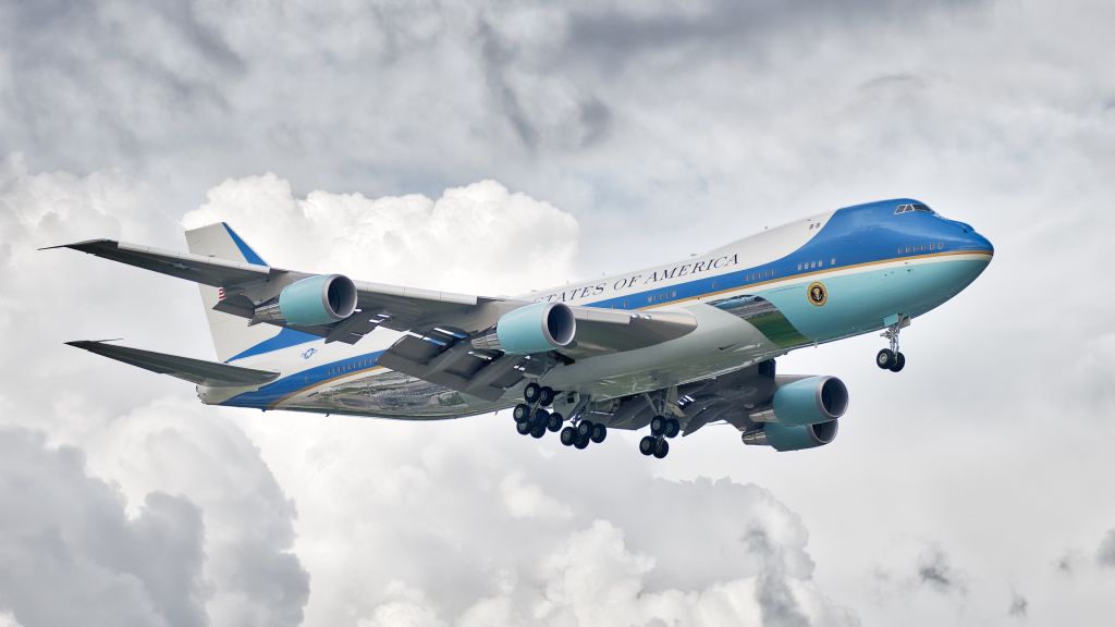 Boeing 747-200 (N29000) - Air Force One on short final to 19L at Tampa International. It was around 5:30 and there were thunderstorms in the area. Shiniest airplane Ive ever seen!