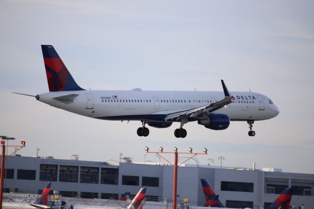 Airbus A321 (N346DN)
