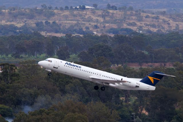 Fokker 100 (VH-XWT)