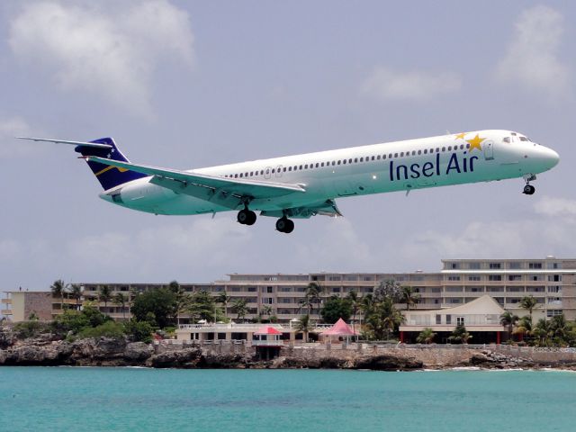 McDonnell Douglas MD-80 —