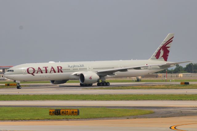 BOEING 777-300 (A7-BEV)
