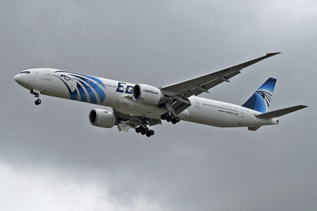 BOEING 777-300 (SU-GDP) - Boeing 777-36N ER, Egypt Airlines, SU-GDP, 14.Oct.2022, EGLL London Heathrow, Waye Ave Park