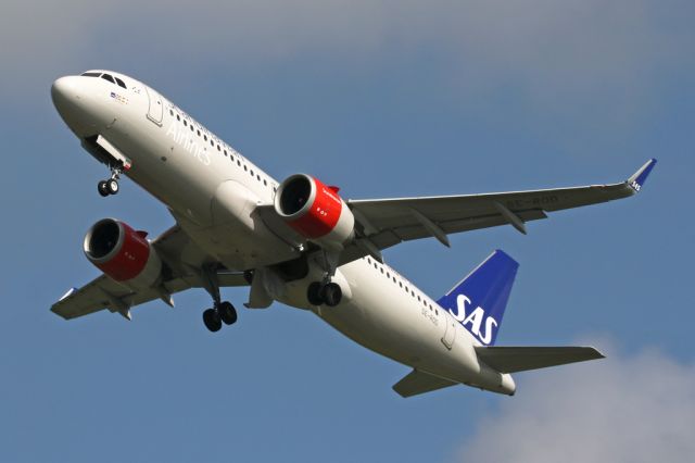 Airbus A320 (SE-ROD) - SAS540 departing to Copenhagen with the flight operated by the recenty delivered A320N, SE-ROD