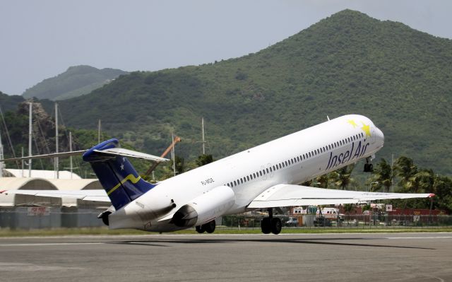 McDonnell Douglas MD-83 (PJ-MDE) - With a almost tail strike