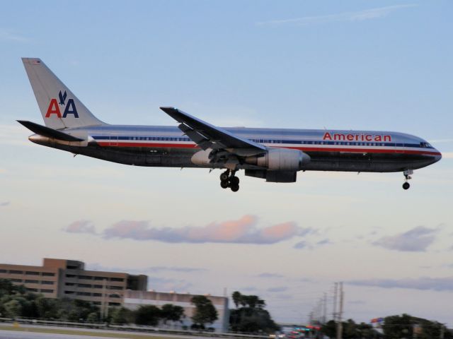 BOEING 767-300 (N39367)