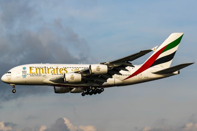 Airbus A380-800 (A6-EDT)