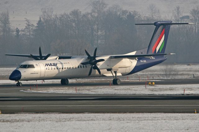 de Havilland Dash 8-400 (HA-LQC)