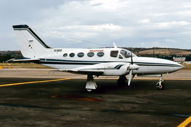 Piper Navajo (VH-NMP) - SKYWEST - CESSNA 421C GOLDEN EAGLE - REG : VH-MNP (CN 0854) - PARAFIELD AIRPORT ADELAIDE SA. AUSTRALIA - YPPF 13/9/1993