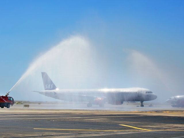 OY-KBL — - Water salute for SK793.May 4th 2016.  Exactly 70 years after the first flight to Nice. And it was the first international flight at Nice