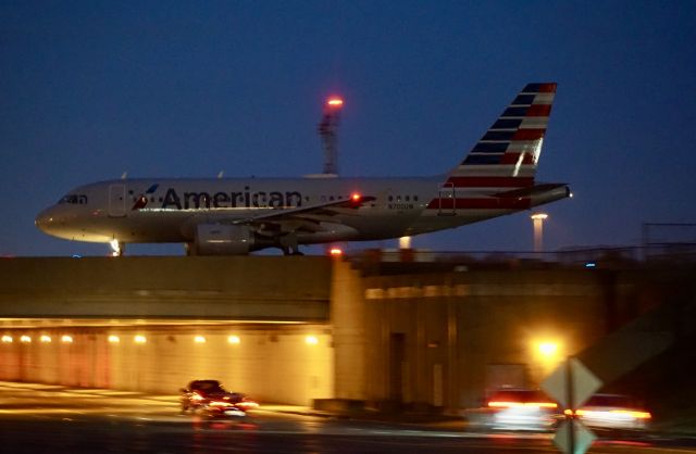 Airbus A319 (N700UW)