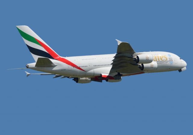 Airbus A380-800 (A6-EES)