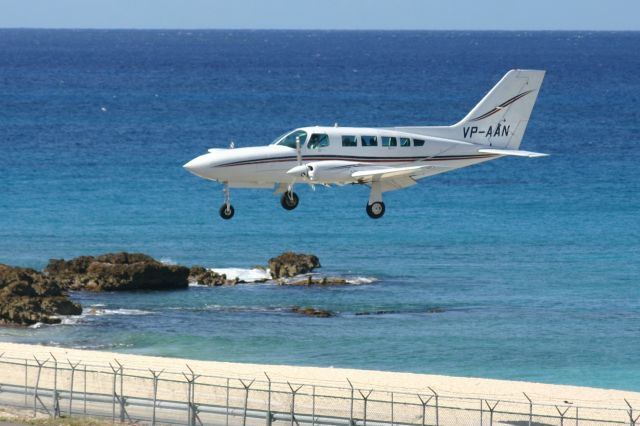 Cessna 402 (VP-AAN)