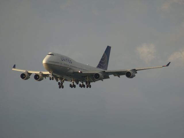 Boeing 747-400 (N179UA)