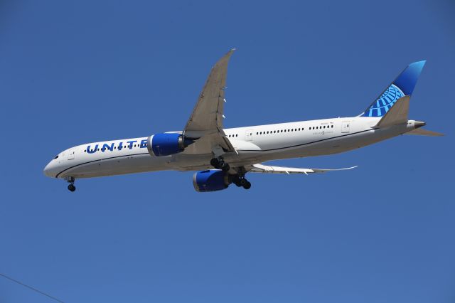 BOEING 787-10 Dreamliner (N12012)
