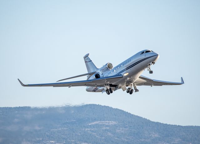 Dassault Falcon 7X (N55LC) - Beautiful Falcon 7x departing KBZN on a early cold morning