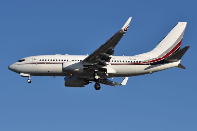 Boeing 737-700 (N737CM) - 1999 build BBJ Ferried in on 04-23-21 from PTK. Looks like Comlux will be doing some work on this 20 year old bird. Shown landing 23-L on 04-30-21