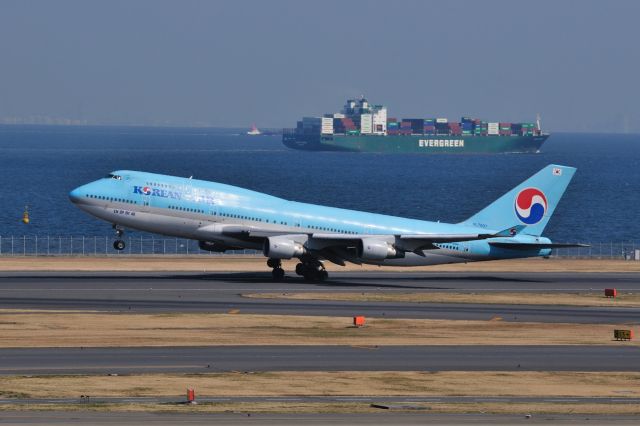 Boeing 747-400 (HL7607) - 2011/2/26