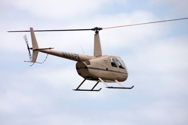 Robinson R-44 (N666PK)