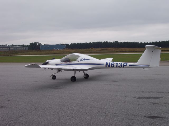 Diamond DA-20 (N613P) - Visiting the airport