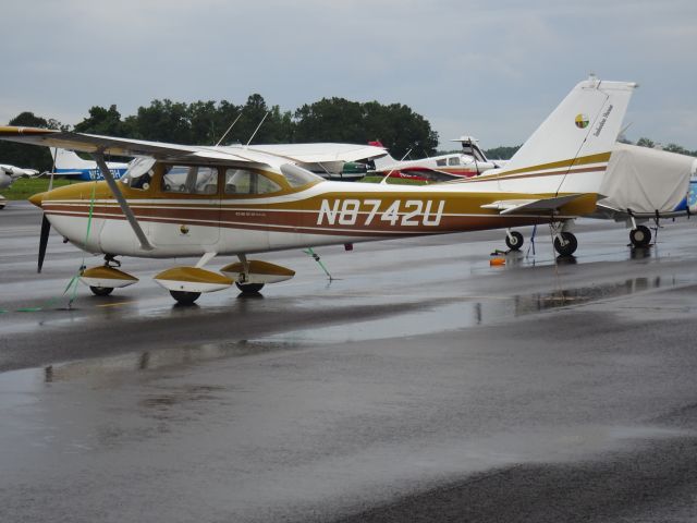 Cessna Skyhawk (N8742U)