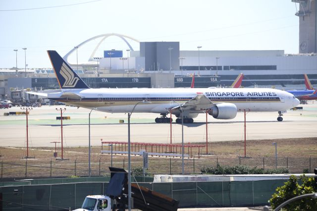 BOEING 777-300ER (9V-SWT)