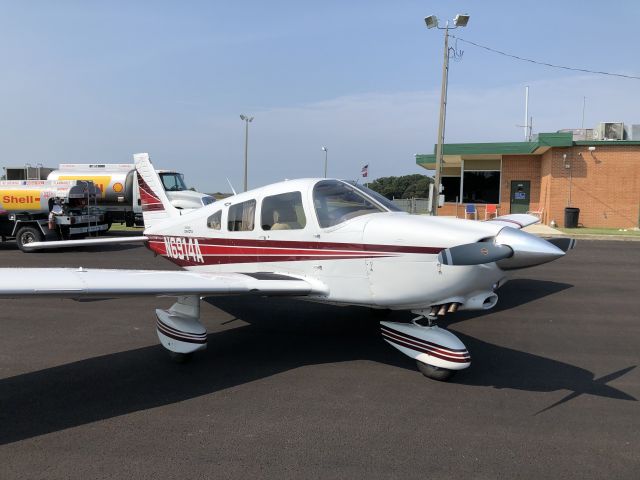 Piper Cherokee (N6914A)