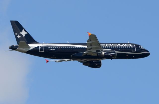 Airbus A320 (LY-COM) - CDG 09/08/2012