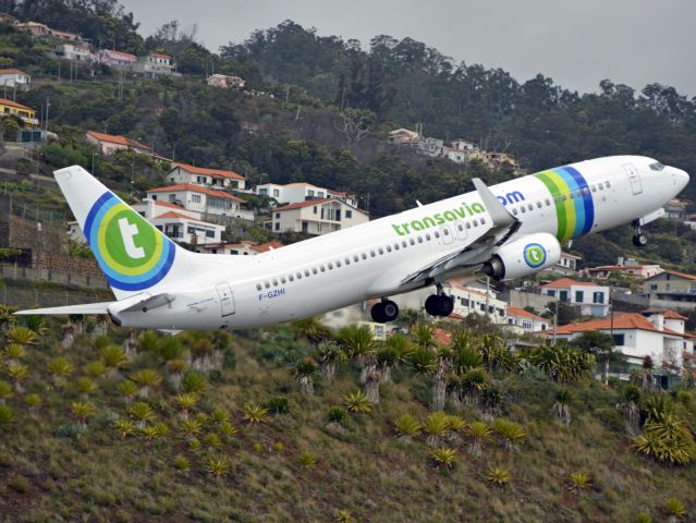 Boeing 737-800 (F-GZHI) - Departing