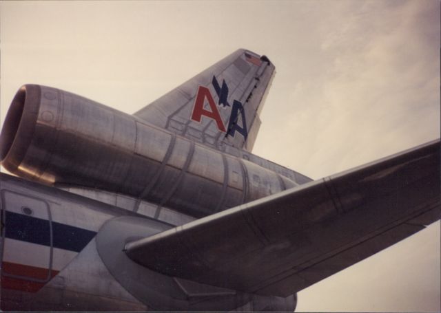 McDonnell Douglas DC-10 — - 1990