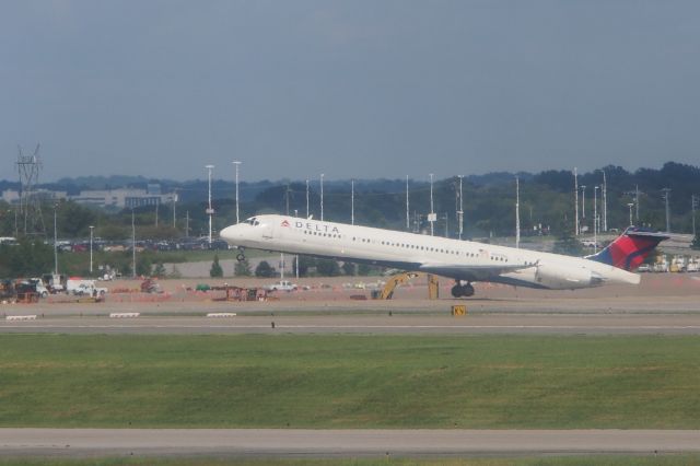 McDonnell Douglas MD-80 (N942DL)