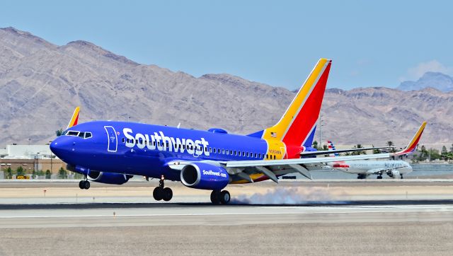 Boeing 737-700 (N569WN) - N569WN Southwest Airlines 2002 Boeing 737-7CT serial 33656 / 1246 - (Former) C-FWAI WestJet Airlines br /br /Las Vegas - McCarran International Airport (LAS / KLAS)br /USA - Nevada May 10, 2015br /Photo: Tomás Del Coro