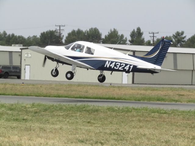 Piper Cherokee (N43241) - Taking off RWY 24